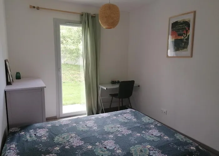 Au Fond Du Village